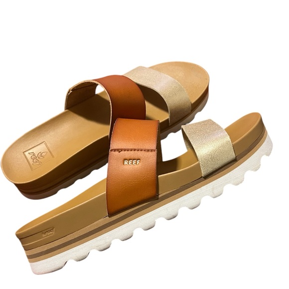 Reef Shoes - Great Condition! Women’s REEF “Cushion Vista Hi” size 9 Brown & gold straps!